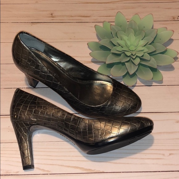 Anne Klein Shoes - Anne Klein iflex pumps NWOBox size 9.5 M